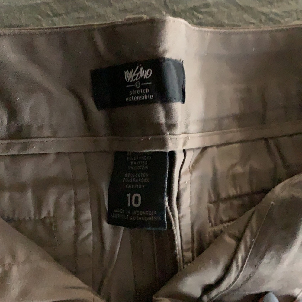 Shorts - Picture 3 of 3